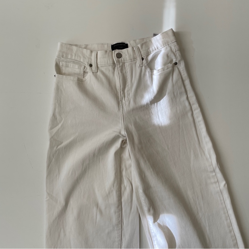Banana Republic High Rise Wide Leg Cropped Jean in White, Size 28 / 6 - Picture 2 of 12